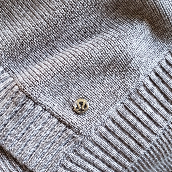 Lululemon Divinity Poncho Scarf Shawl Lunar Rock/Iced Iris - Picture 13 of 13